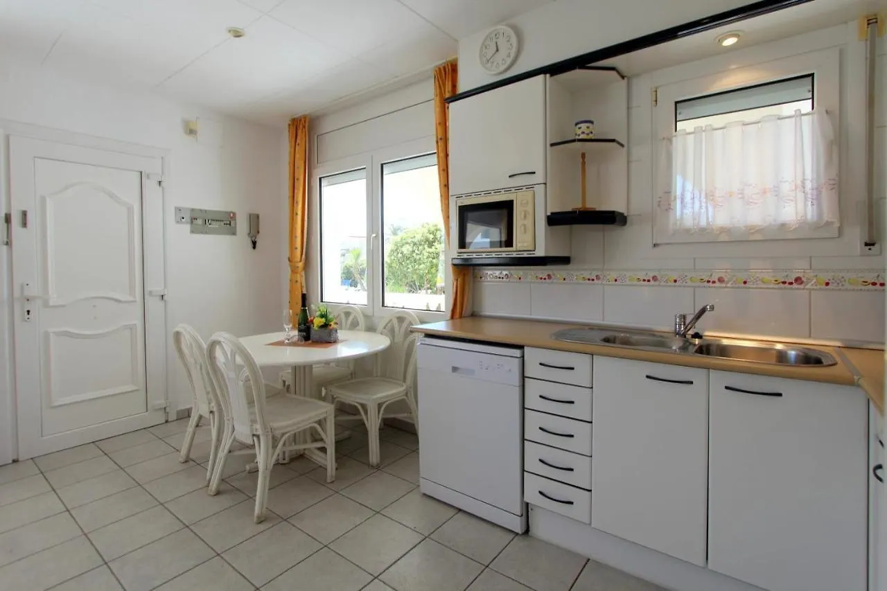 Leon Inmo Apartment Elen - 10417 Empuriabrava